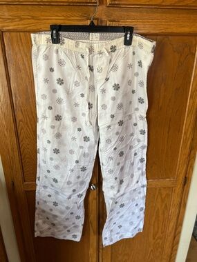 J Crew Woman’s Snowflake sleep pajama Pants